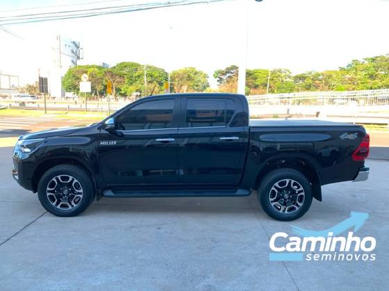 TOYOTA HILUX 2.8 D-4D TURBO DIESEL CD SRX 4X4 AUTOMÁTICO TOYOTA HILUX 2.8 D-4D TURBO DIESEL CD SRX 4X4 AUTOMÁTICO